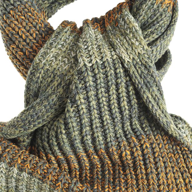 Fular casual in degrade verde si accente ruginii