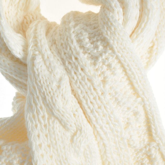 Fular elegant alb pentru sezonul rece