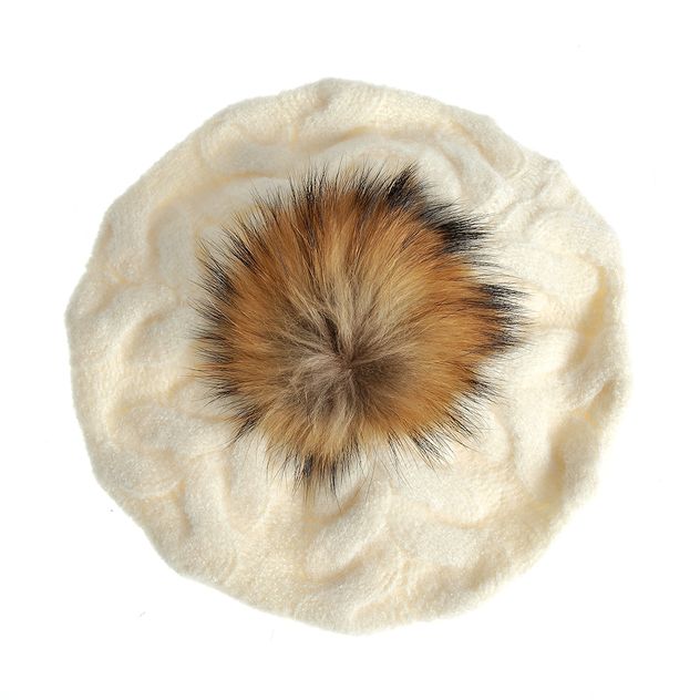 Bereta alba cu puf maro