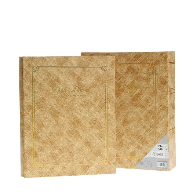 Album foto clasic cu coperta texturata si detalii aurii