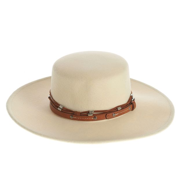 Palarie crem din lana cu accesoriu tip curea