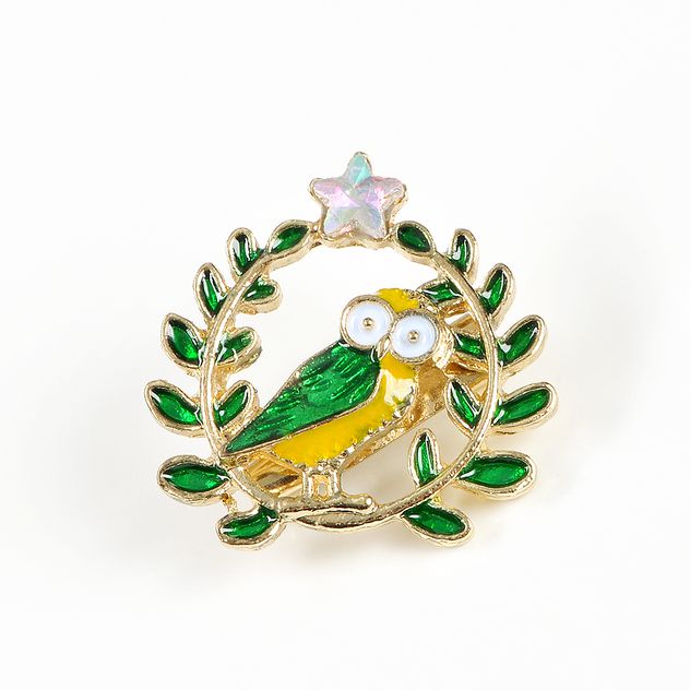 Brosa martisor bufnita pe ramura
