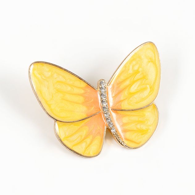 Brosa martisor fluture cu aripi galbene