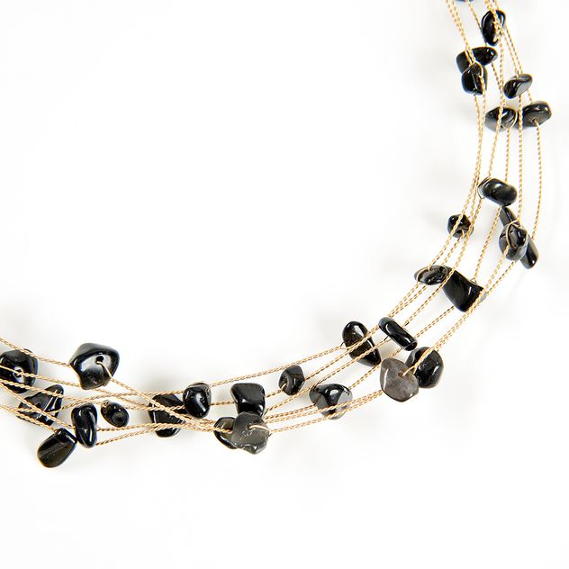 Colier auriu cu pietre negre neregulate