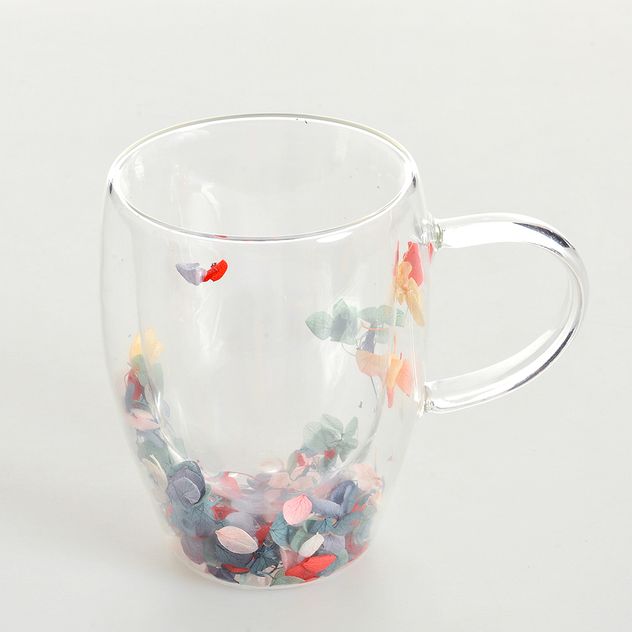 Cana cu perete dublu si flori artificiale in baza transparenta 350ml
