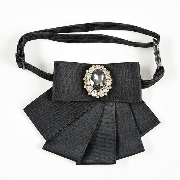 Brosa statement neagra cu pietre acrilice