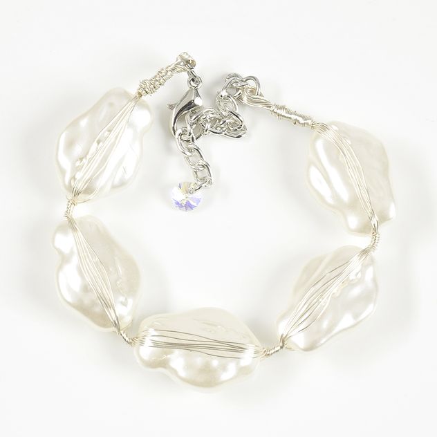 Bratara eleganta cu perle neregulate sidefate