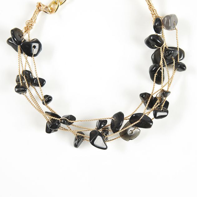 Bratara aurie cu pietre negre