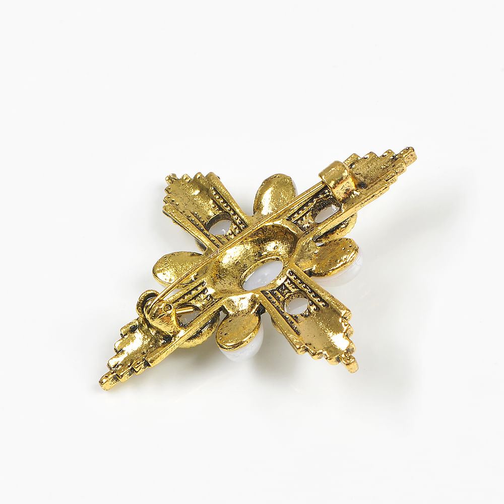 Brosa martisor aurie cu perle albe - 3 | YEO