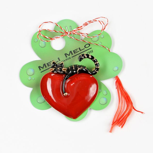 Brosa martisor pisica neagra pe inima