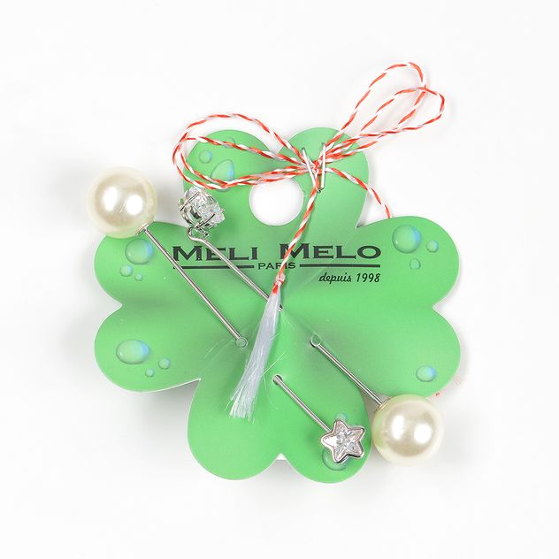 Brosa martisor cu perle albe