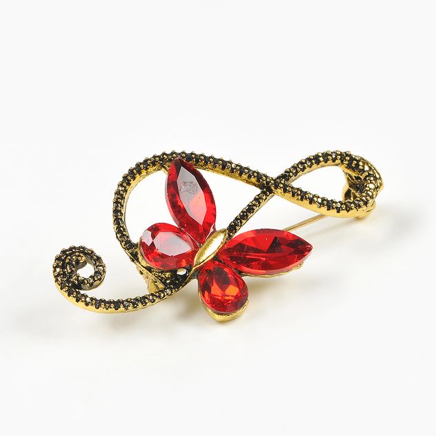 Brosa martisor Cheia Sol si fluture rosu