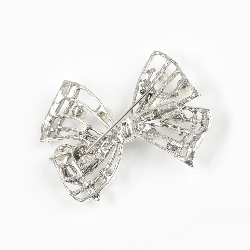 Brosa martisor eleganta decorata cu perle albe - 3 | YEO
