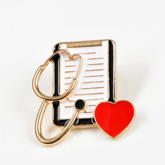 Brosa martisor fisa medicala si stetoscop