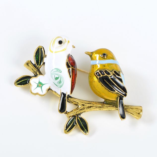 Brosa martisor 2 pasari pe creanga