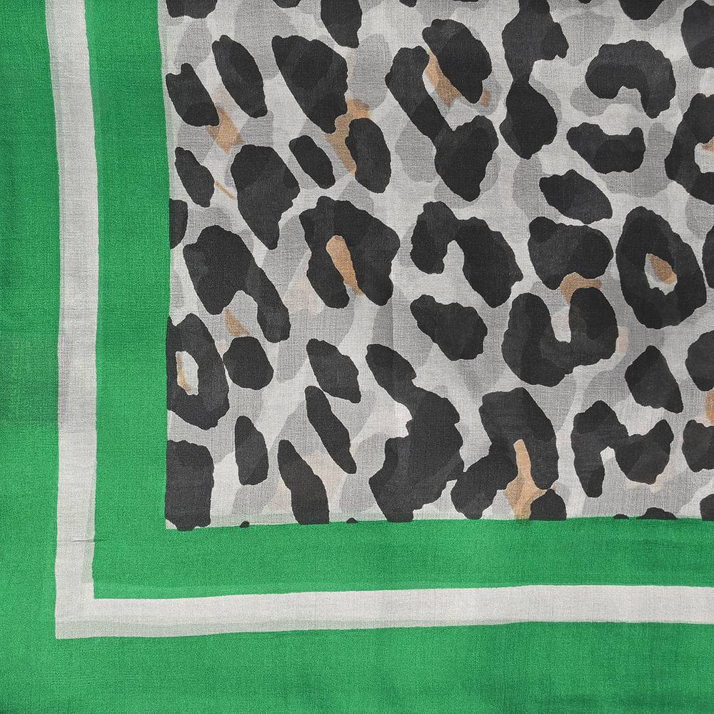 Esarfa matase verde cu imprimeu animal print 50 x 180 cm - 3 | YEO
