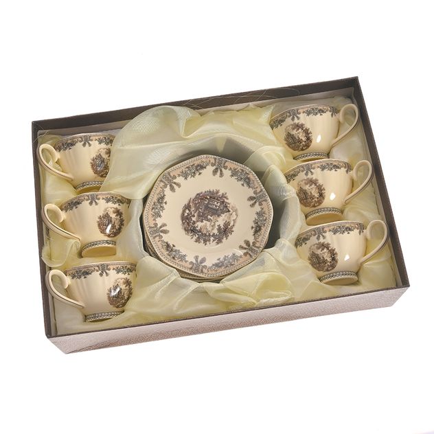 Set 6 cesti 100 ml cu farfurii din portelan cu decor vintage, in cutie cadou