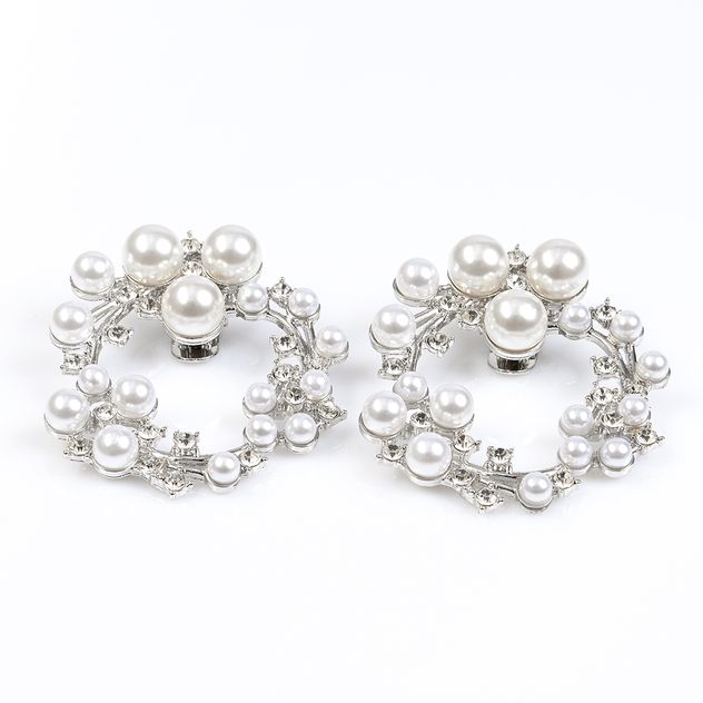 Set 2 accesorii circulare cu perle albe pentru incaltaminte