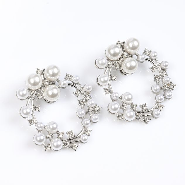 Set 2 accesorii circulare cu perle albe pentru incaltaminte