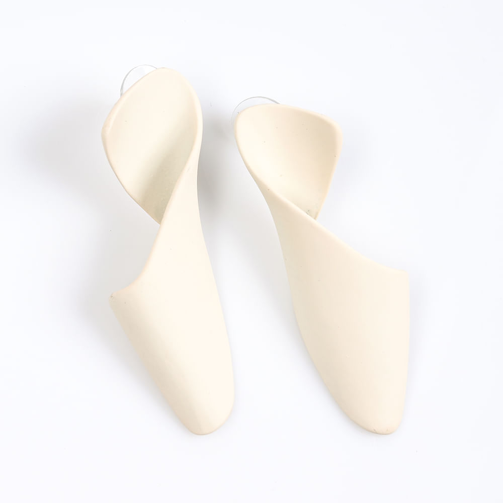 Cercei ivory cu design sculptural mat - 1 | YEO