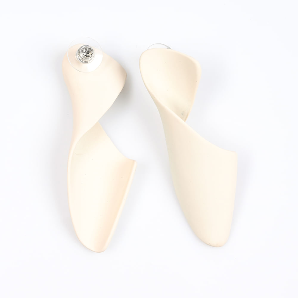 Cercei ivory cu design sculptural mat - 2 | YEO