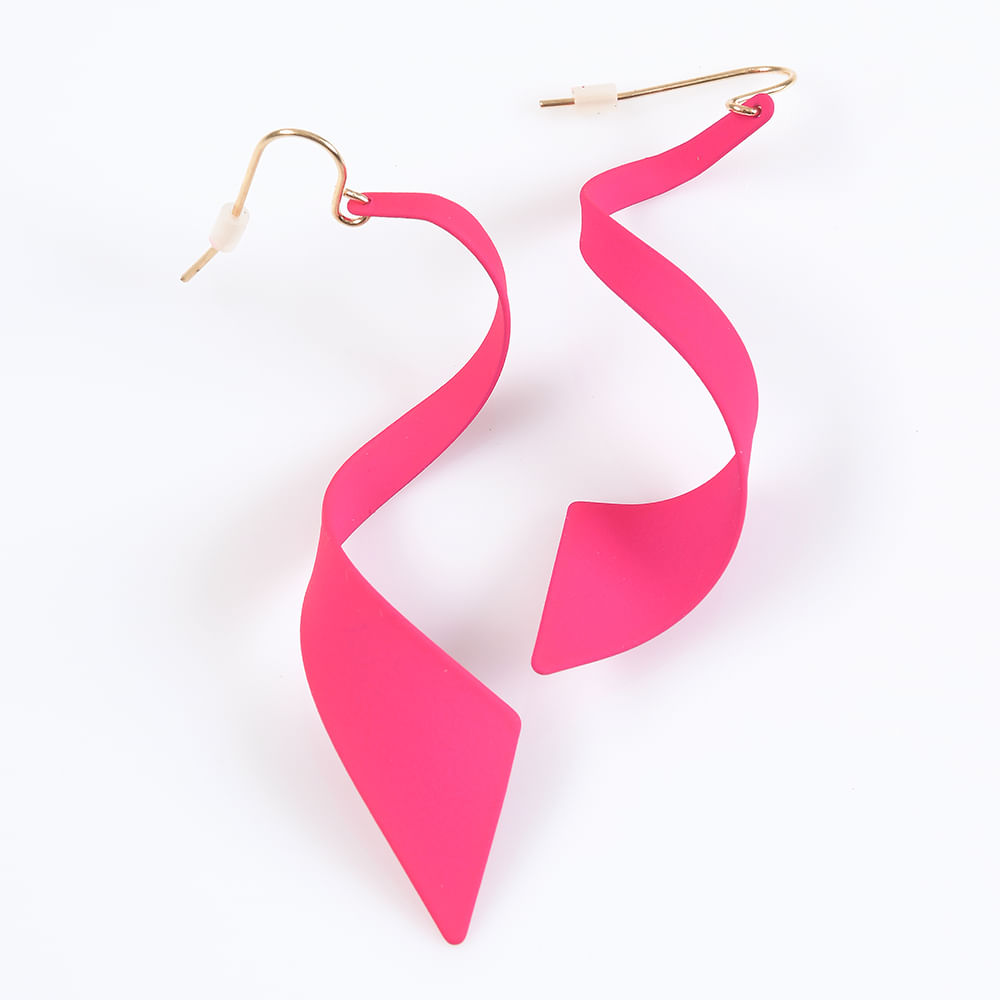 Cercei lungi fucsia cu forma spiralata