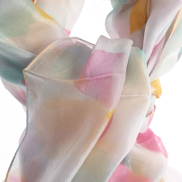 Esarfa alba de matase cu imprimeu pastel 50 x 180 cm