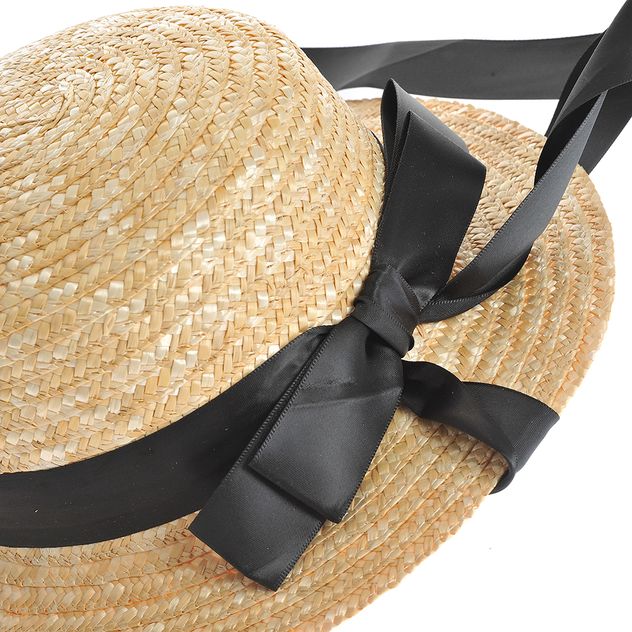 Palarie cu panglica neagra