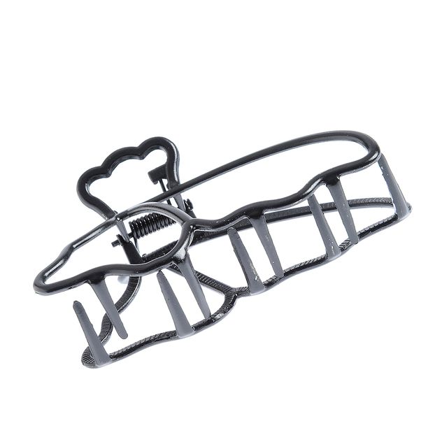 Cleste negru in forma de fluture