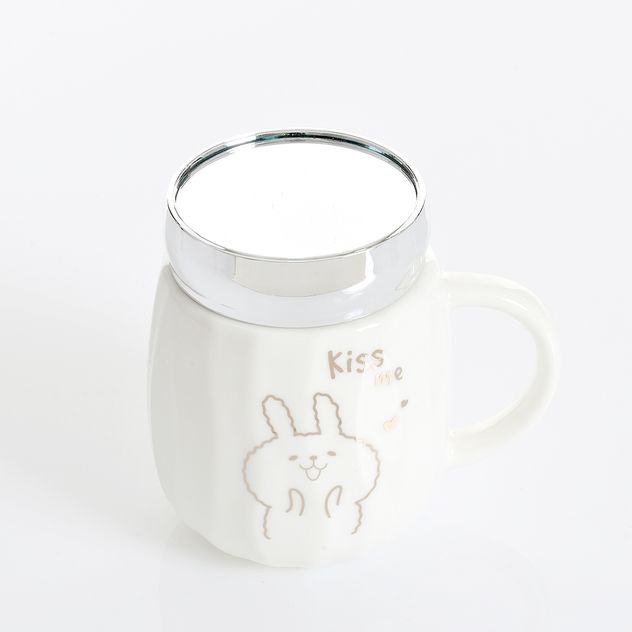 Cana ceramica cu capac oglinda si design iepuras, mesaj  Kiss Me 420 ml