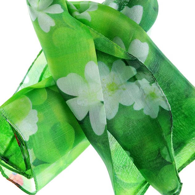 Esarfa verde din matase cu flori albe