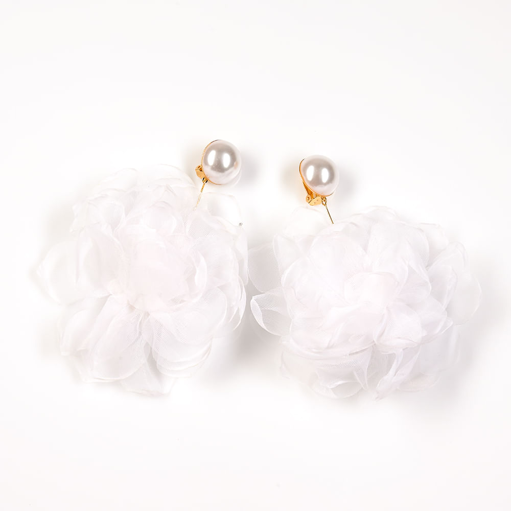 Cercei clips cu perla si floare mare alba - 2 | YEO