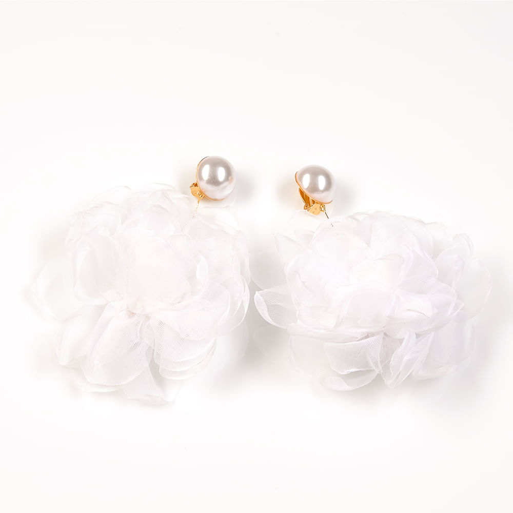 Cercei clips cu perla si floare mare alba - 3 | YEO
