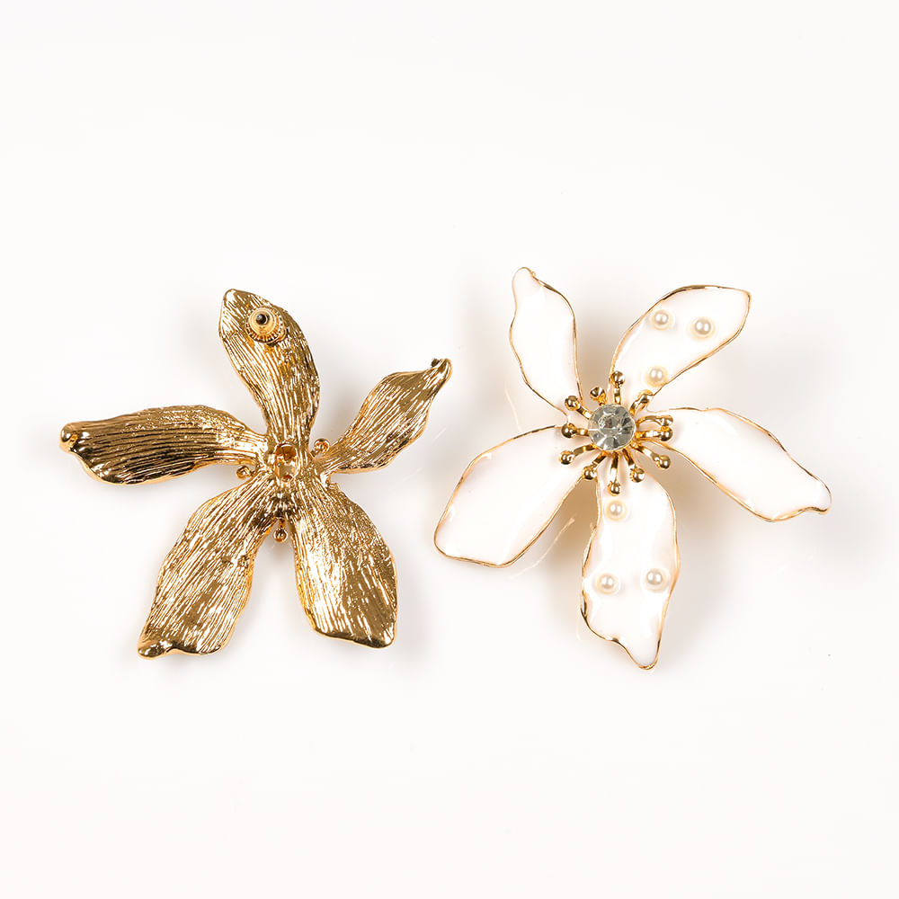 Cercei metalici floare alba - 1 | YEO