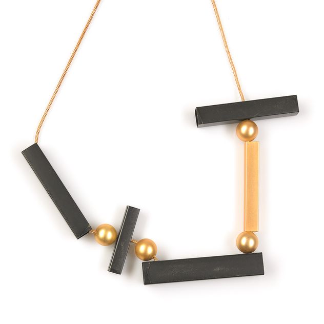 Colier  auriu cu forme geometrice