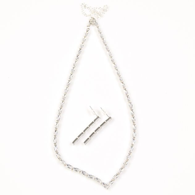Set elegant argintiu cercei si colier cu pietre baguette