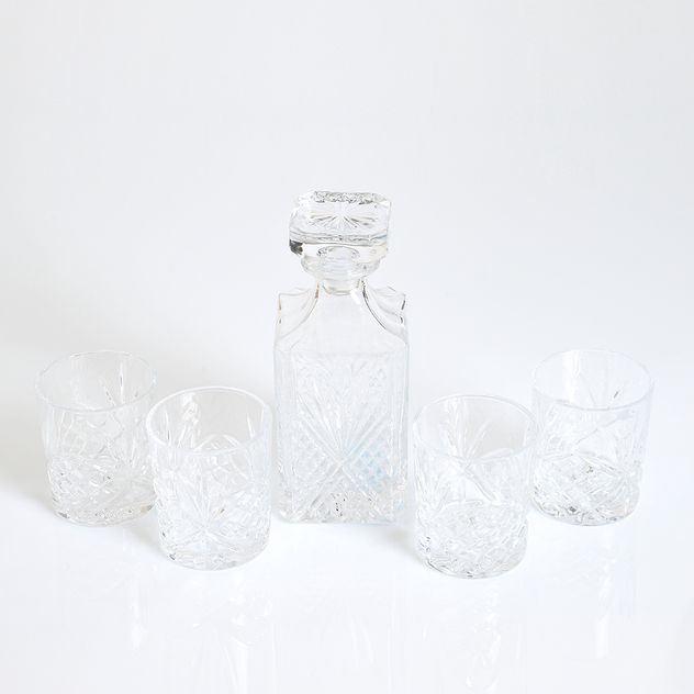 Set whisky 5 piese din sticla gravata, carafa 1000 ml si 4 pahare 340 ml