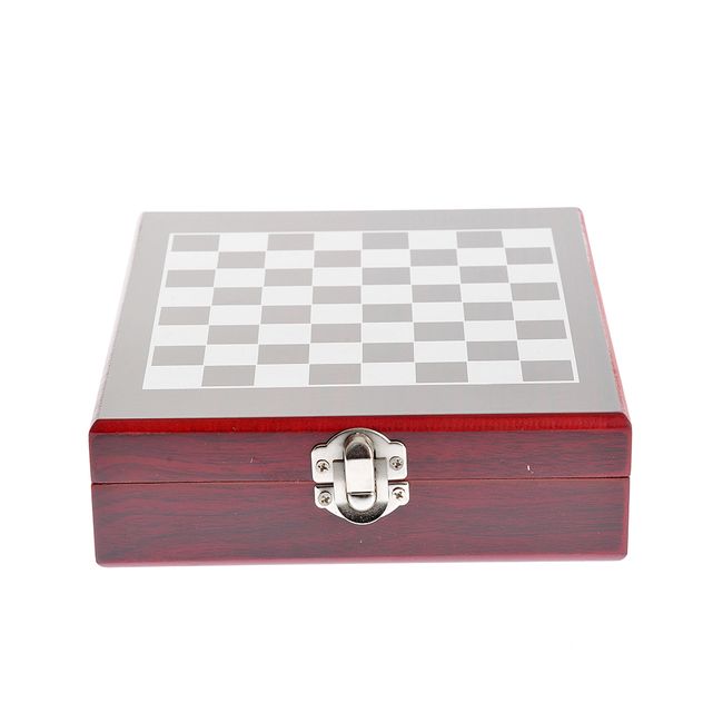 Cutie joc sah din lemn cu accesorii pentru vin