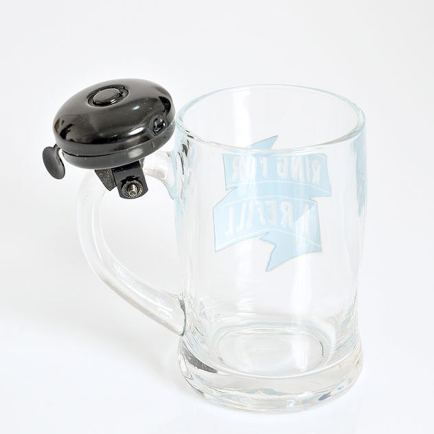 Halba din sticla cu clopotel si mesaj “Ring for a refill”