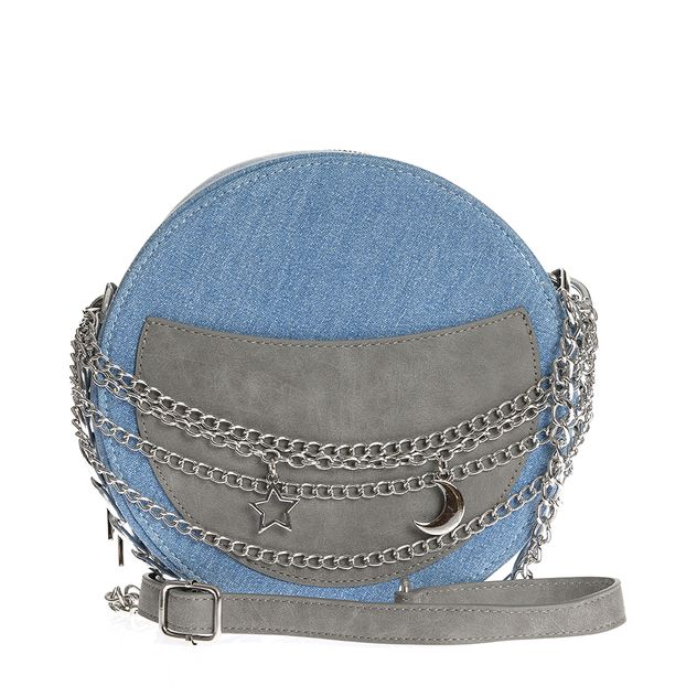 Geanta rotunda din denim cu lanturi si charm-uri metalice
