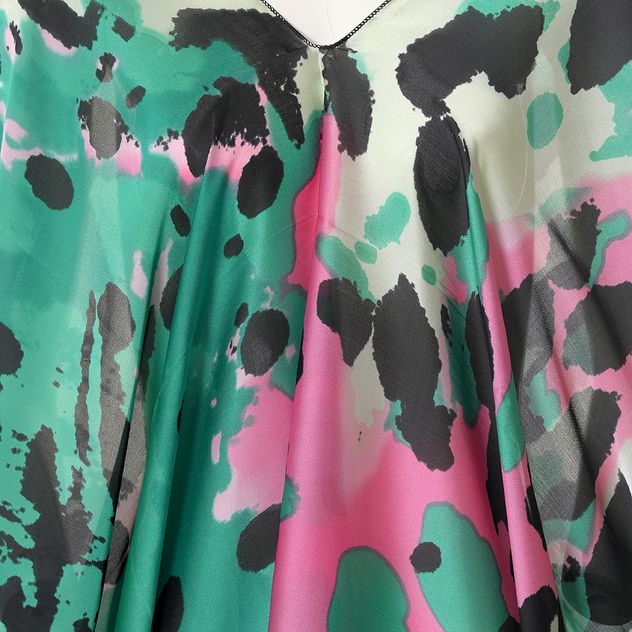 Poncho cu imprimeu abstract verde si roz
