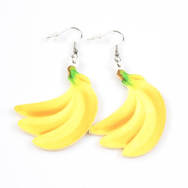 Cercei galbeni in forma de banana