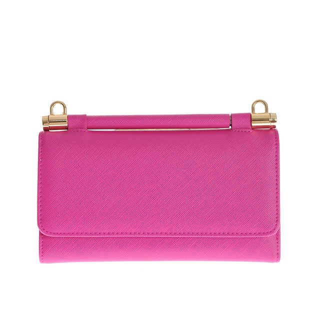Portofel fucsia cu bareta detasabila si accesorii aurii