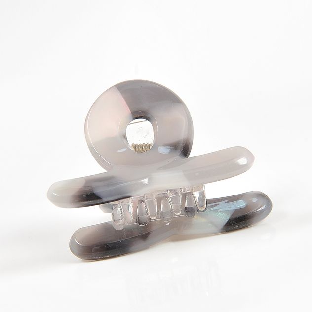 Cleste de par gri cu design minimalist