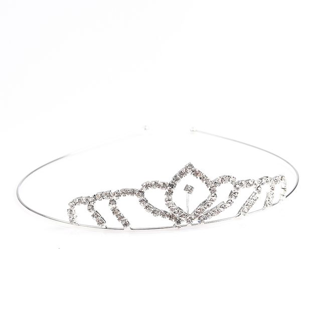 Diadema argintie cu pietre stralucitoare