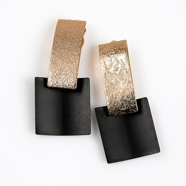 Cercei bicolori cu clips si design modern
