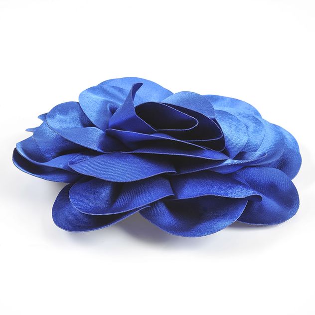 Brosa floare albastra
