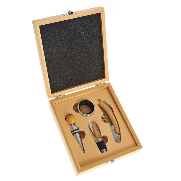 Kit pentru vin cu 4 piese in cutie din lemn