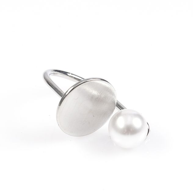 Inel argintiu cu perluta eleganta