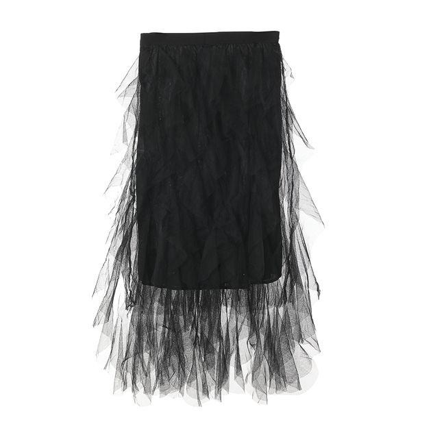 Fusta neagra din tulle cu straturi asimetrice si design vaporos